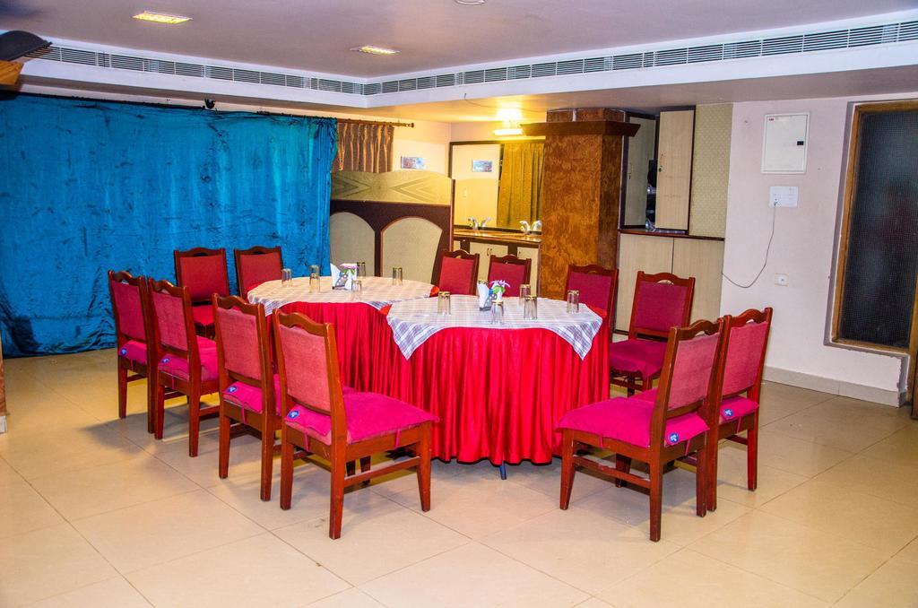 Hotel Akshaya Visakhapatnam Exteriör bild
